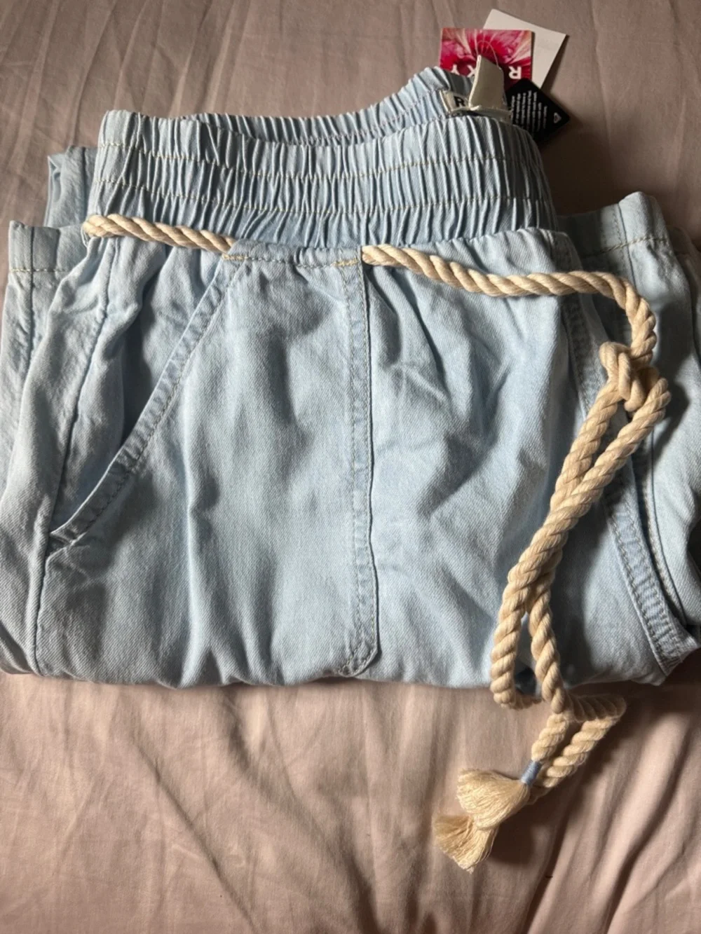 Roxy - Picture 7 of 7